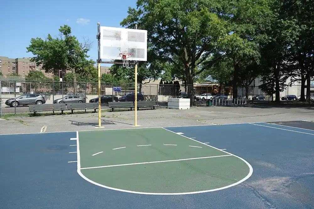 cuotas nba explicadas argentina - canasta de básquetbol al aire libre