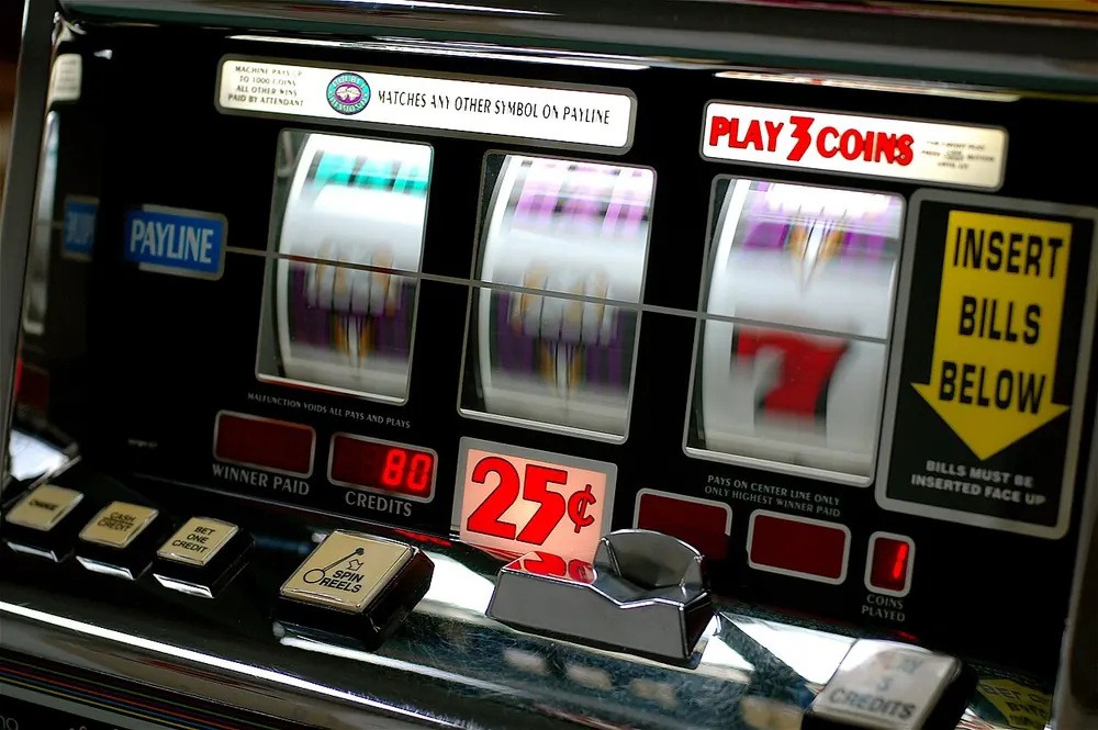 casino online argentina en pesos - fila de máquinas tragamonedas