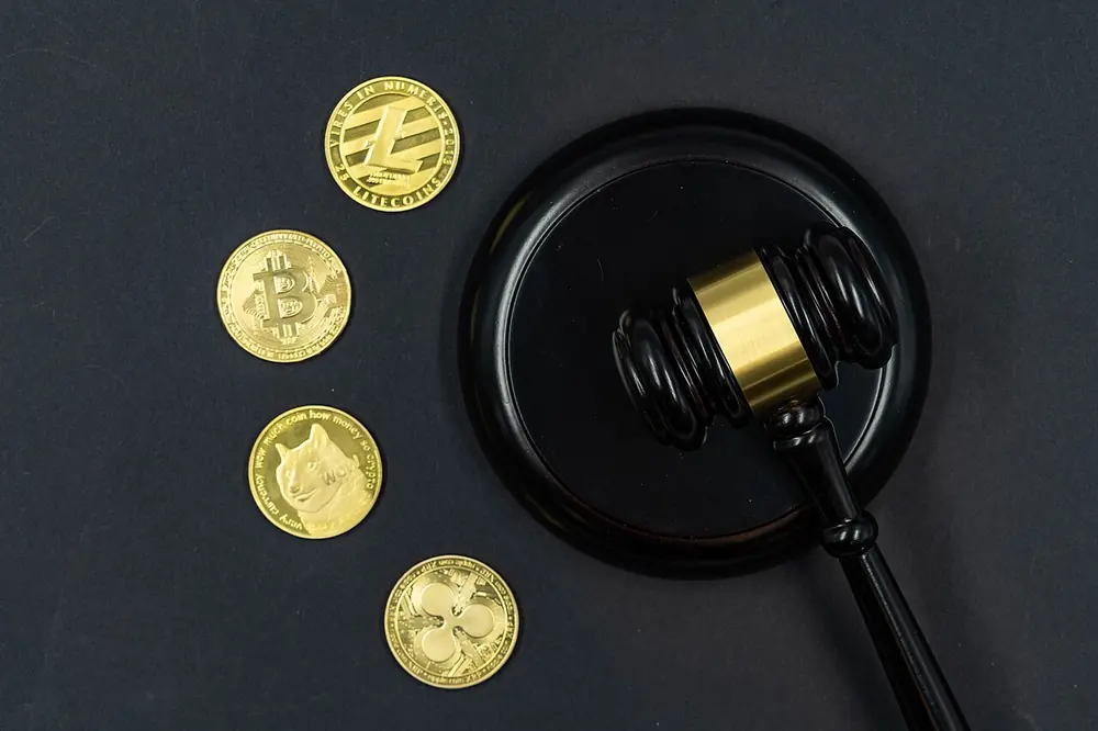 cloudbet depósito bitcoin - monedas de criptomonedas sobre una mesa