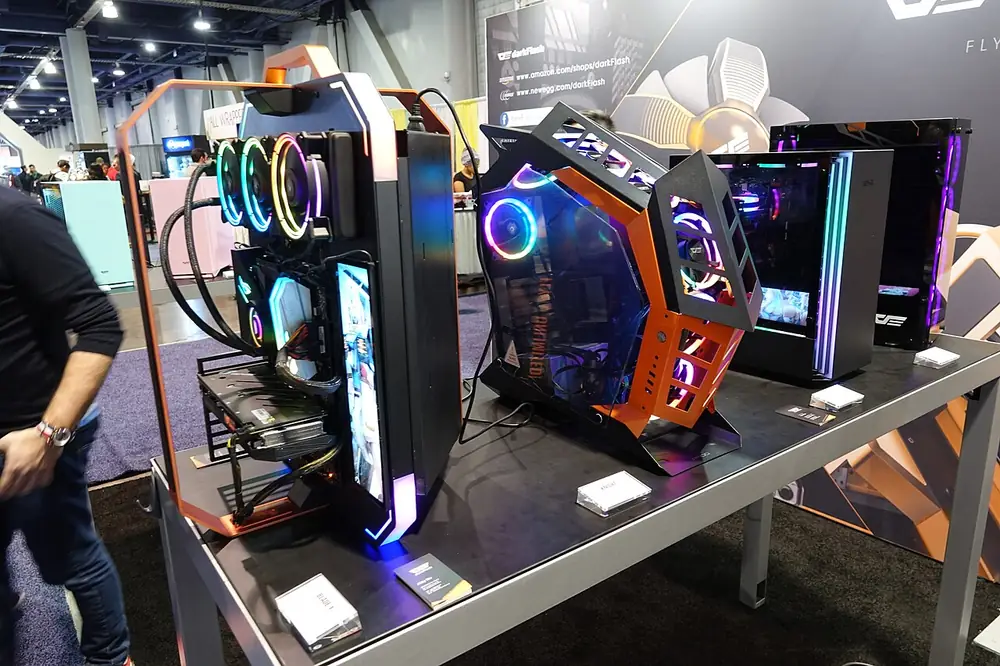 Fila de computadoras gamer - apuestas cs2 argentina