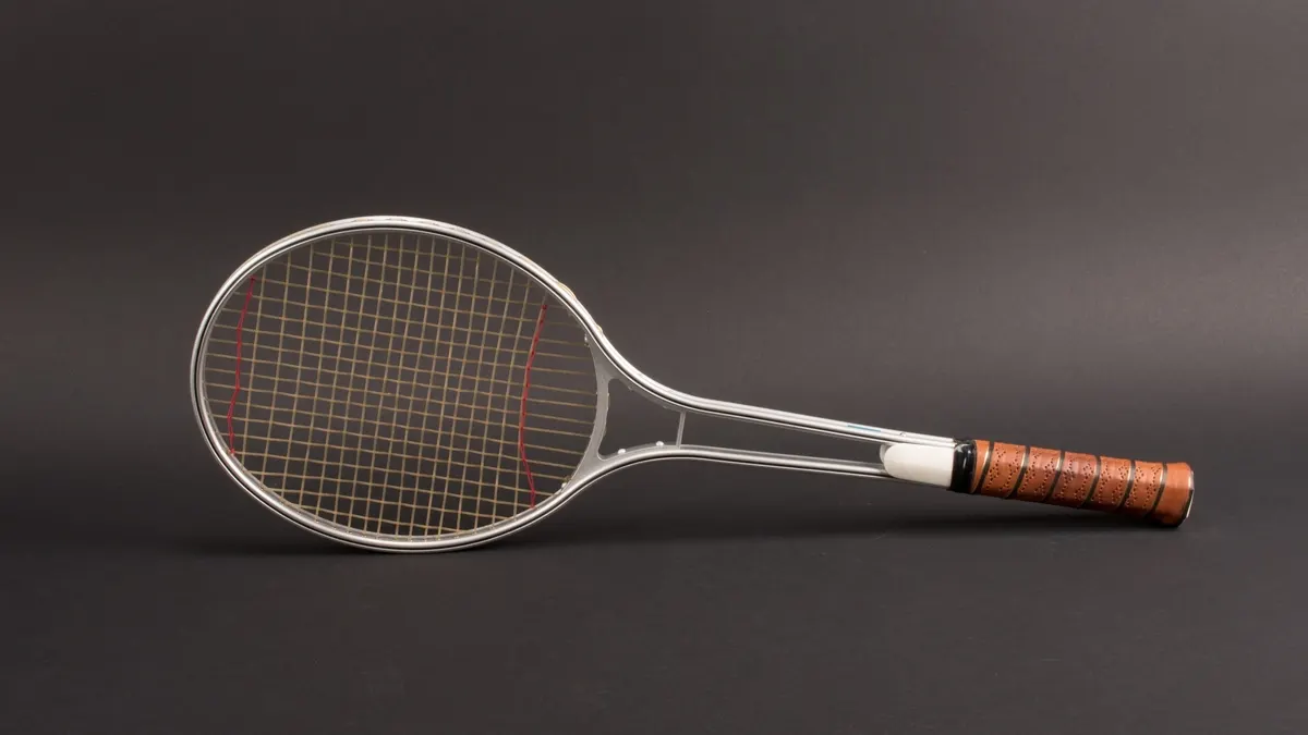 apuestas en vivo tenis consejos - tennis racket and balls